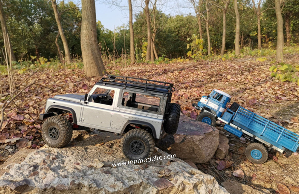 MN MODEL MN99S V2 RC CAR plays
